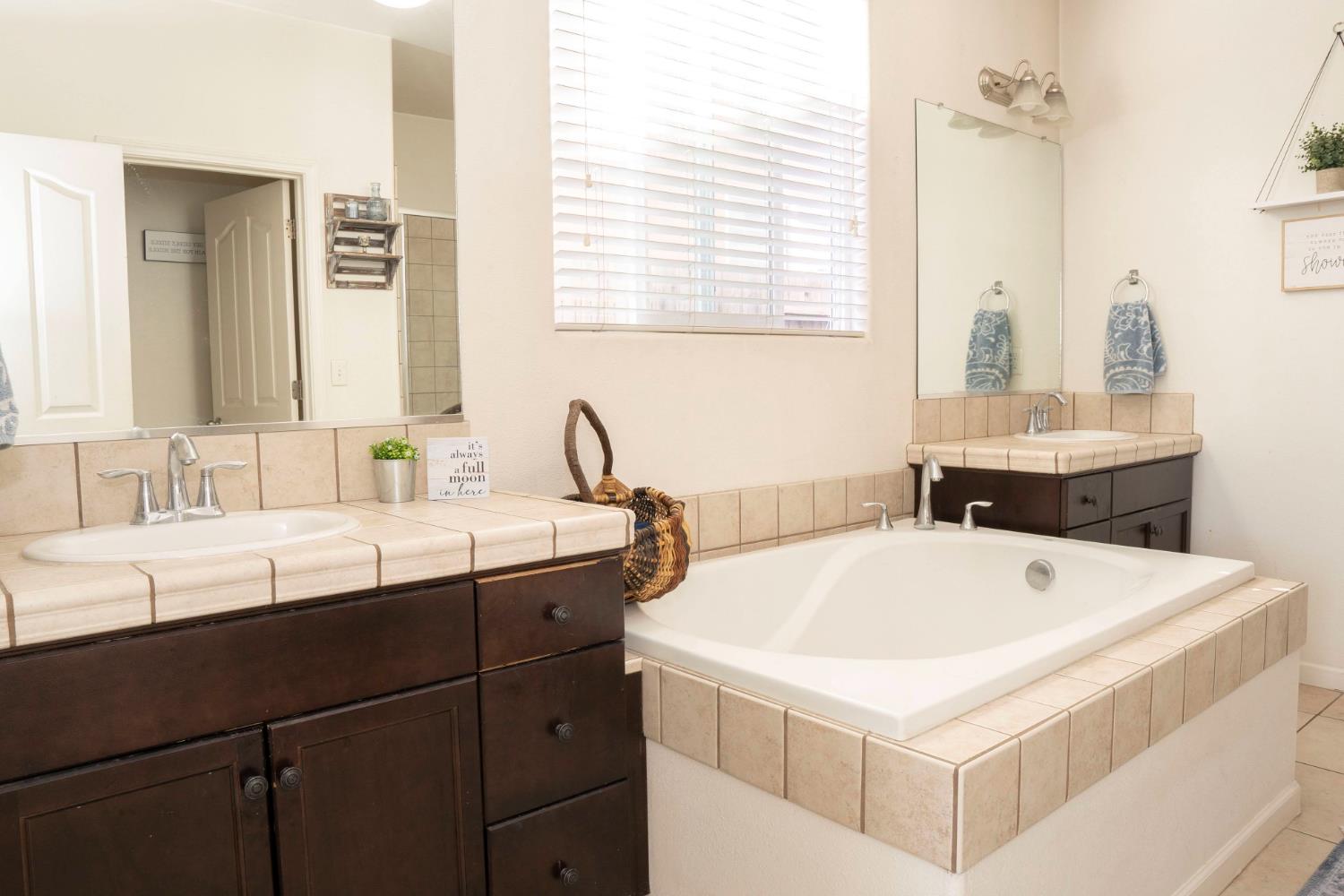 1013 La Jolla Ave, Clovis, CA 93619