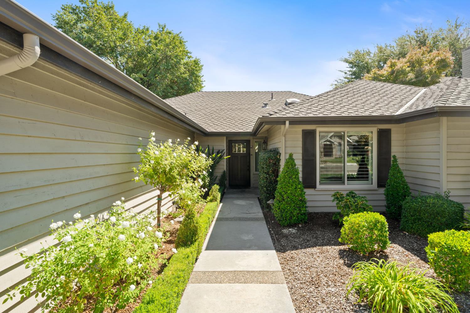 517 E Mallard Cir, Fresno, CA 93730