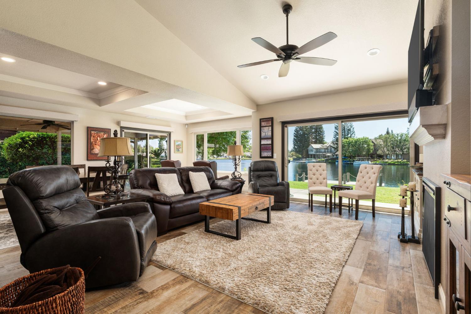 517 E Mallard Cir, Fresno, CA 93730