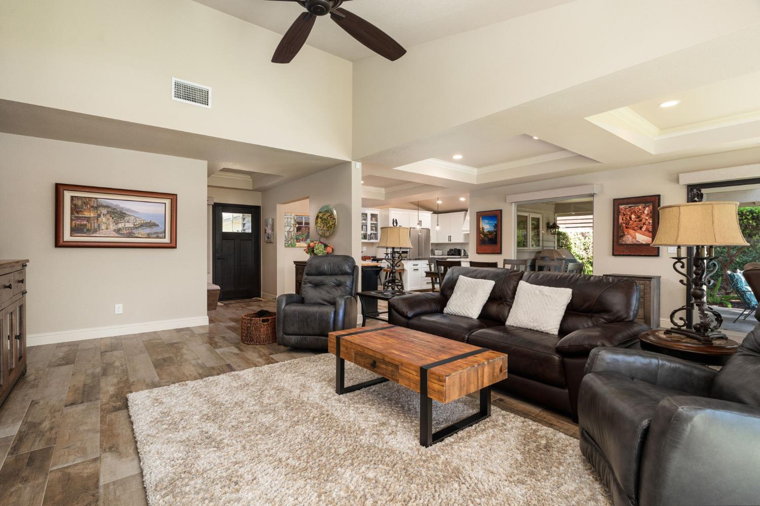 517 E Mallard Cir, Fresno, CA 93730