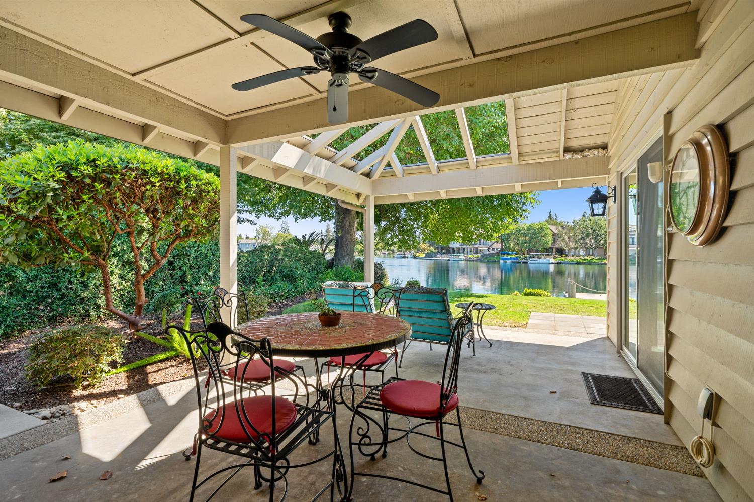 517 E Mallard Cir, Fresno, CA 93730