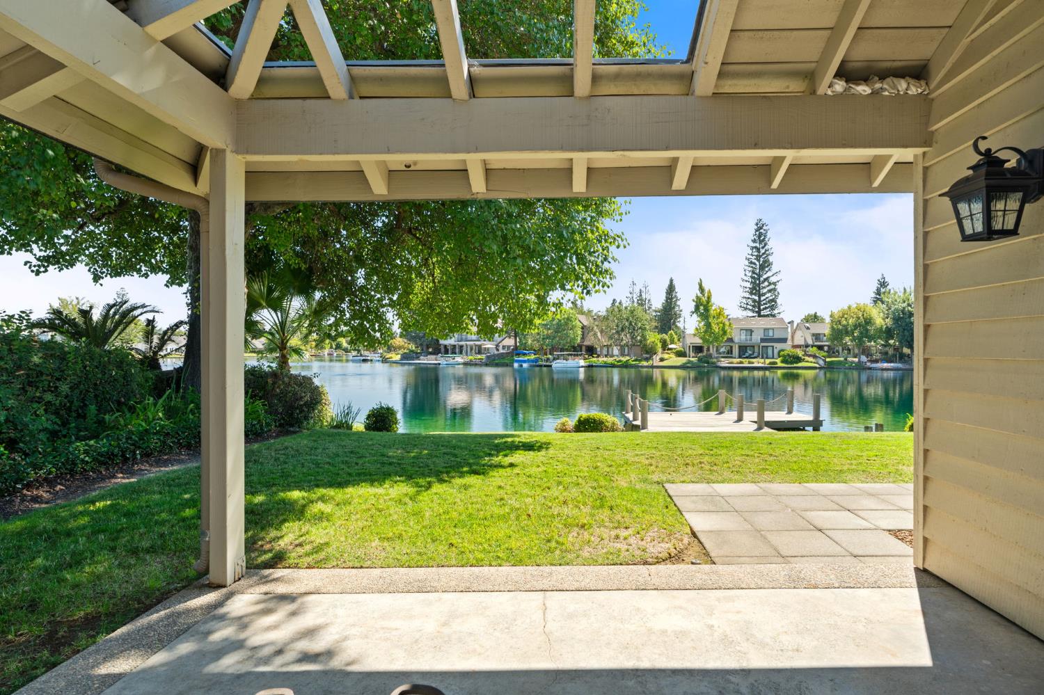 517 E Mallard Cir, Fresno, CA 93730