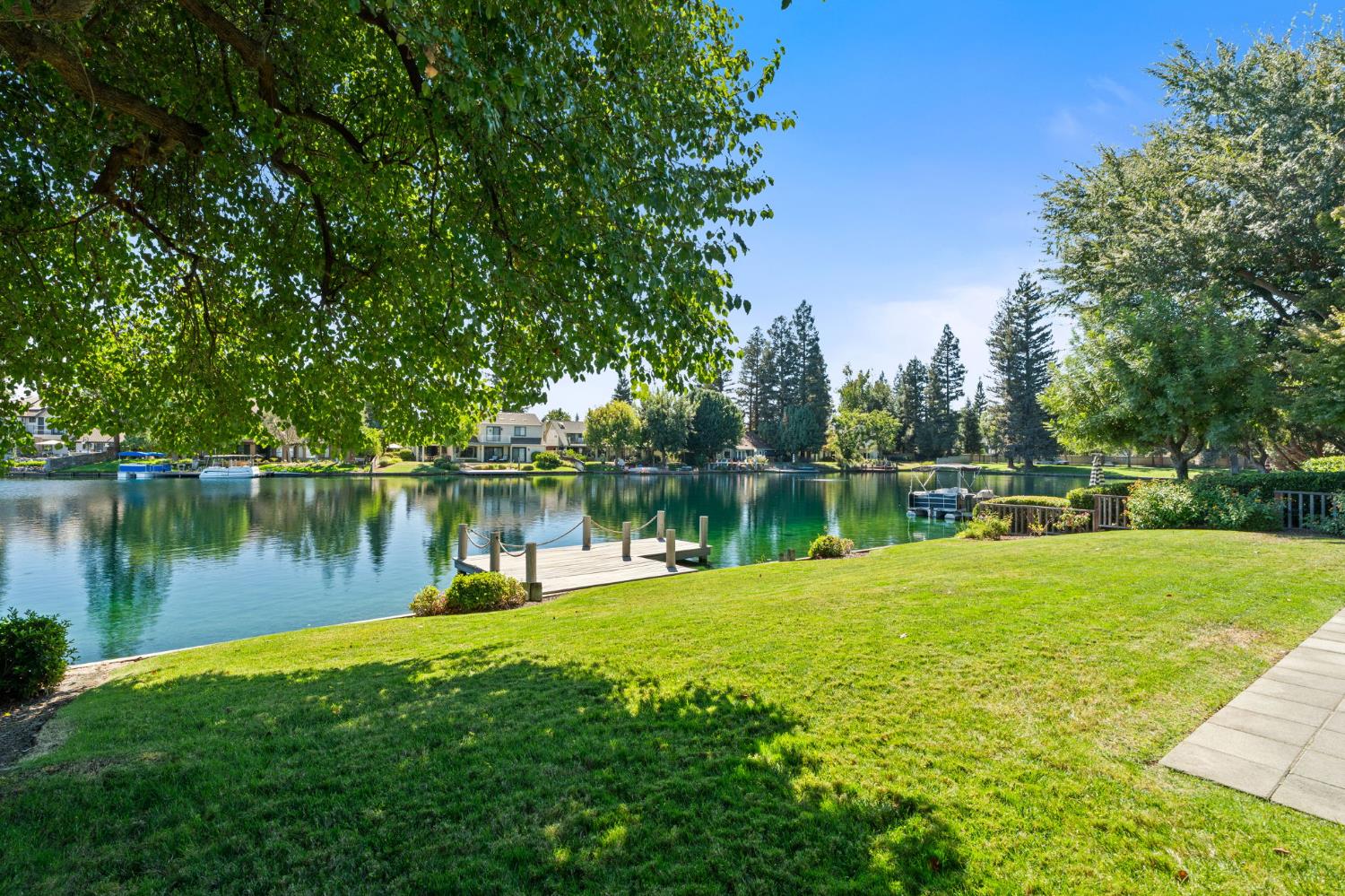 517 E Mallard Cir, Fresno, CA 93730