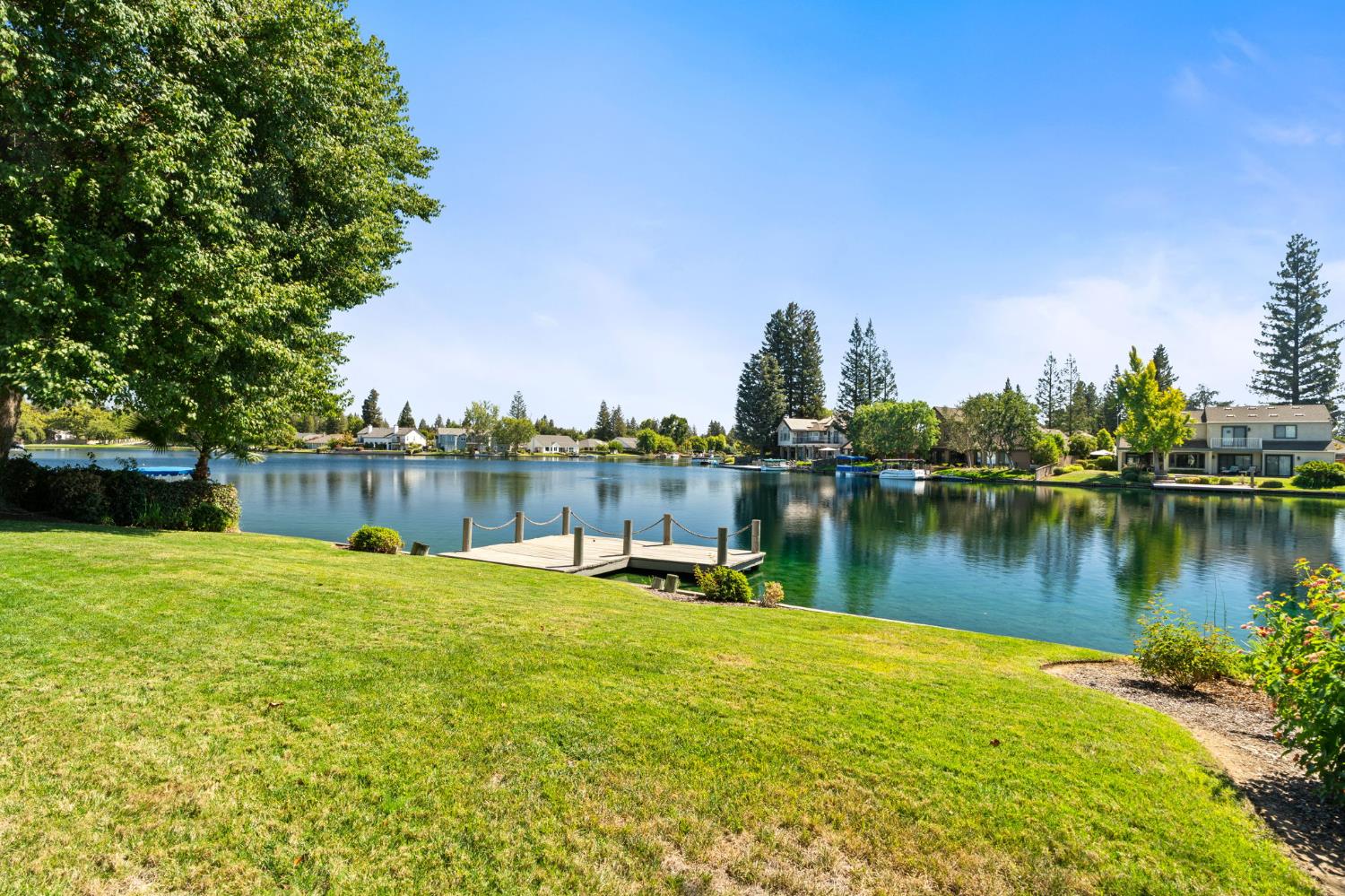 517 E Mallard Cir, Fresno, CA 93730
