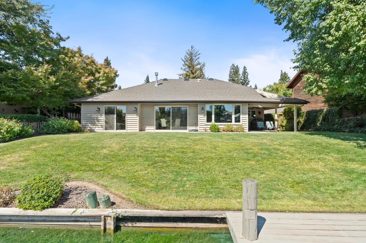 517 E Mallard Cir, Fresno, CA 93730