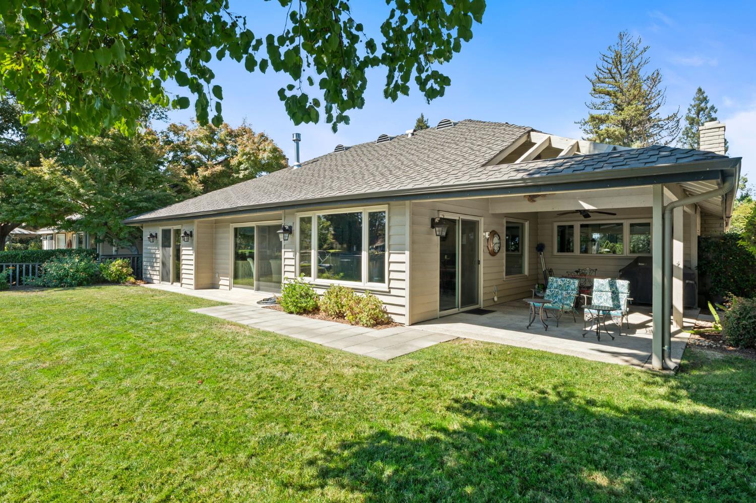 517 E Mallard Cir, Fresno, CA 93730