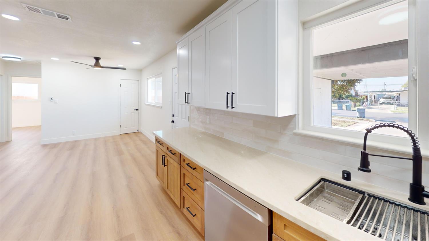4302 N Holt Ave, Fresno, CA 93705