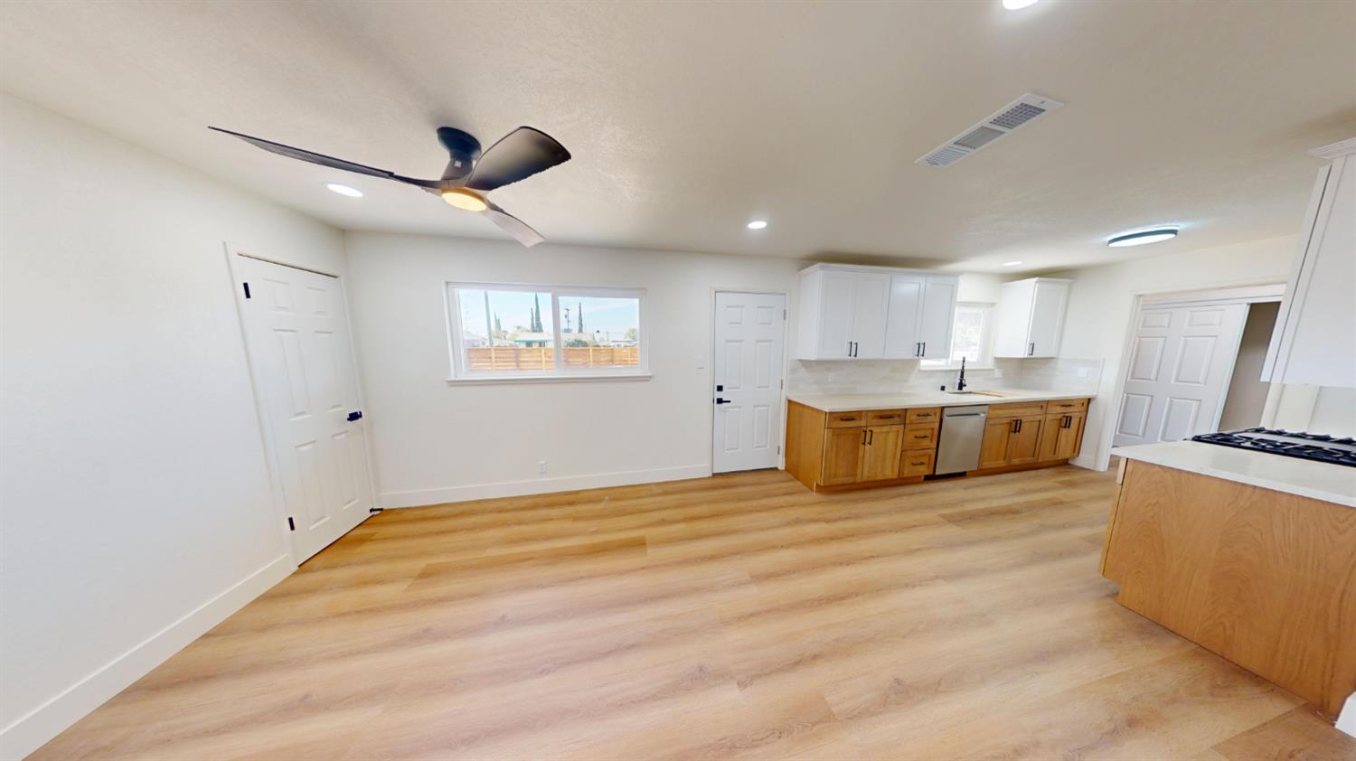 4302 N Holt Ave, Fresno, CA 93705