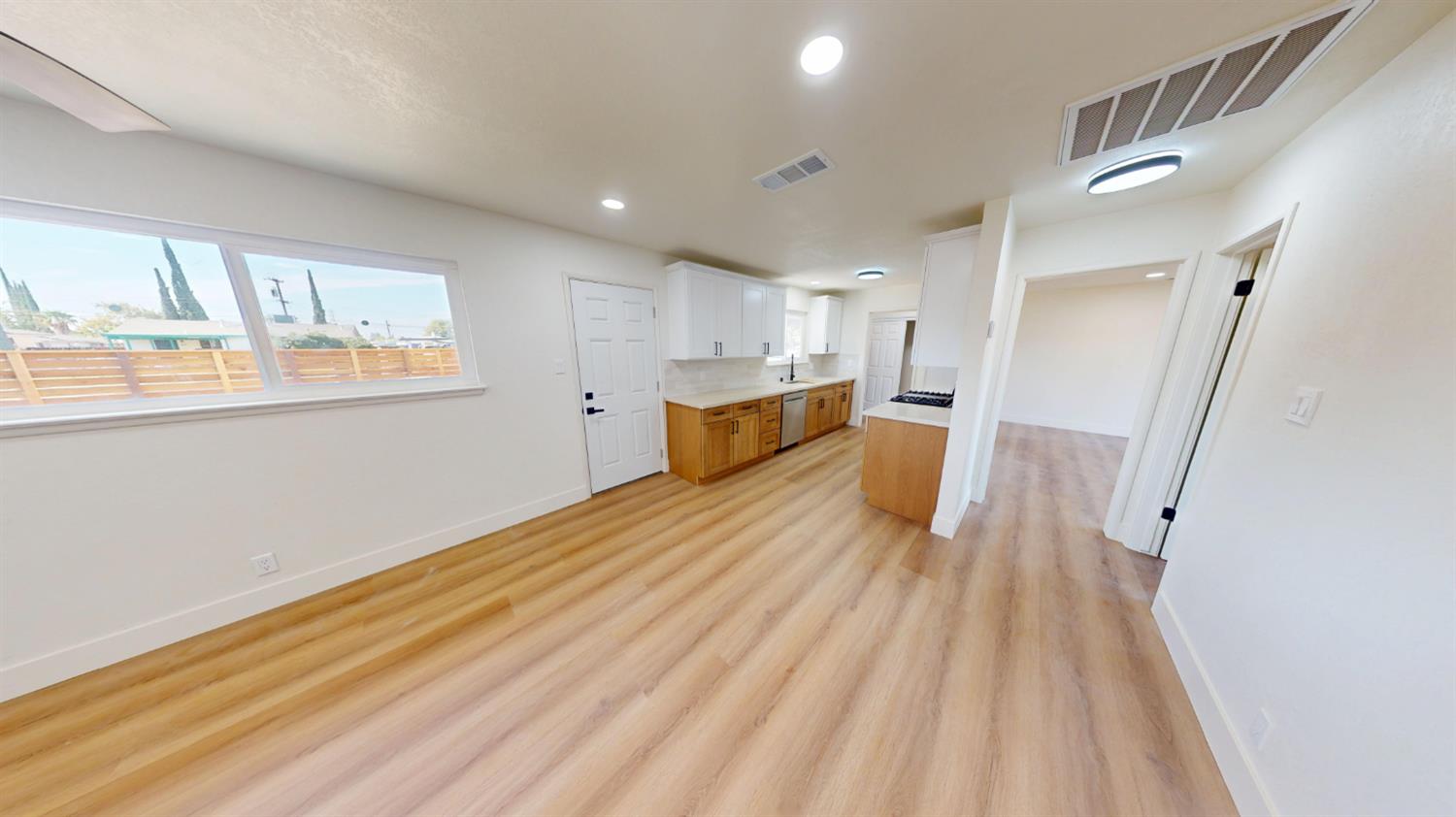 4302 N Holt Ave, Fresno, CA 93705