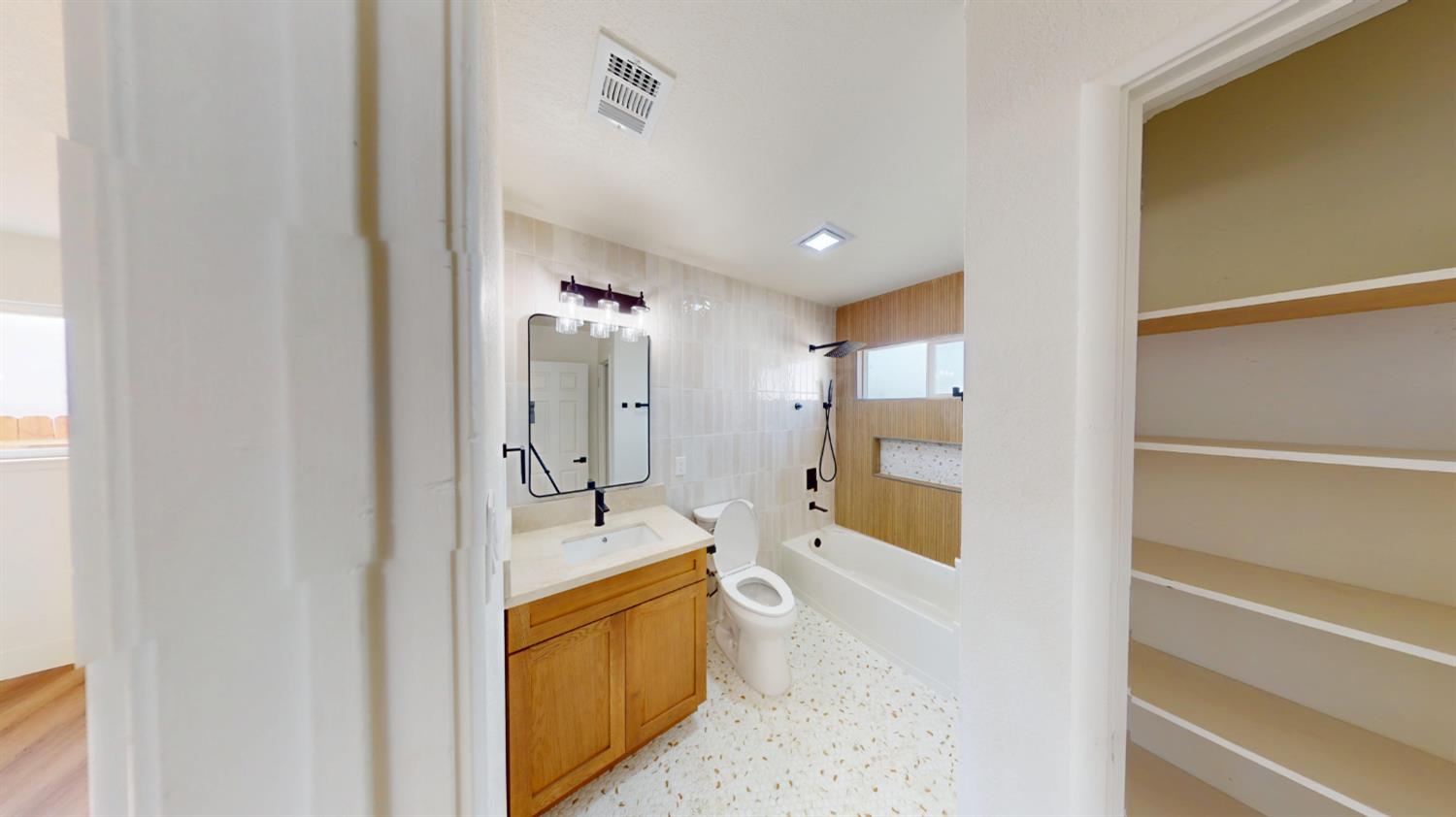 4302 N Holt Ave, Fresno, CA 93705