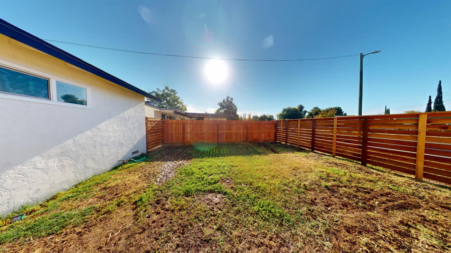 4302 N Holt Ave, Fresno, CA 93705