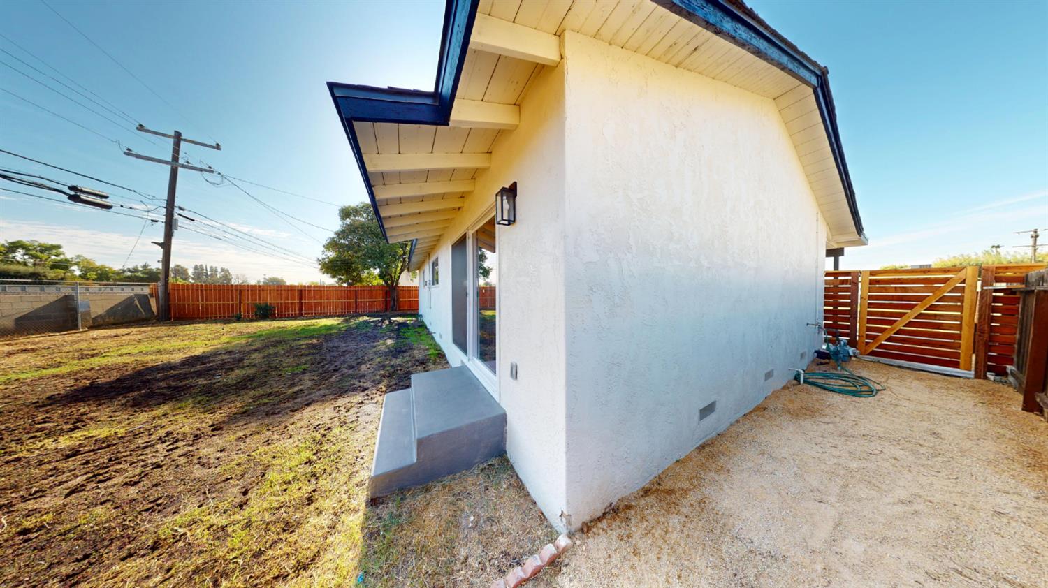 4302 N Holt Ave, Fresno, CA 93705