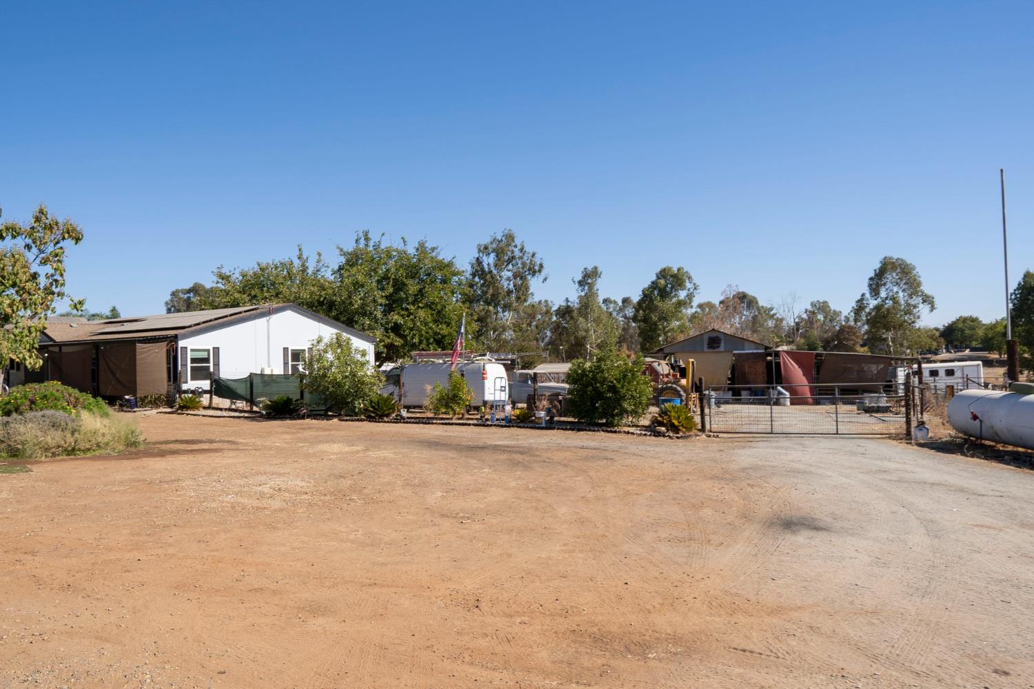 6136 N Bethel Ave, Clovis, CA 93619