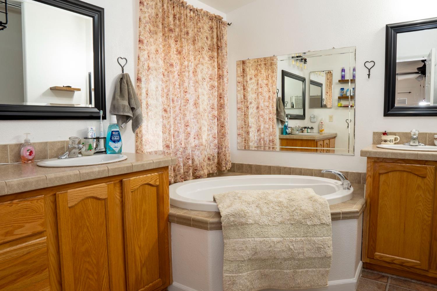 6136 N Bethel Ave, Clovis, CA 93619