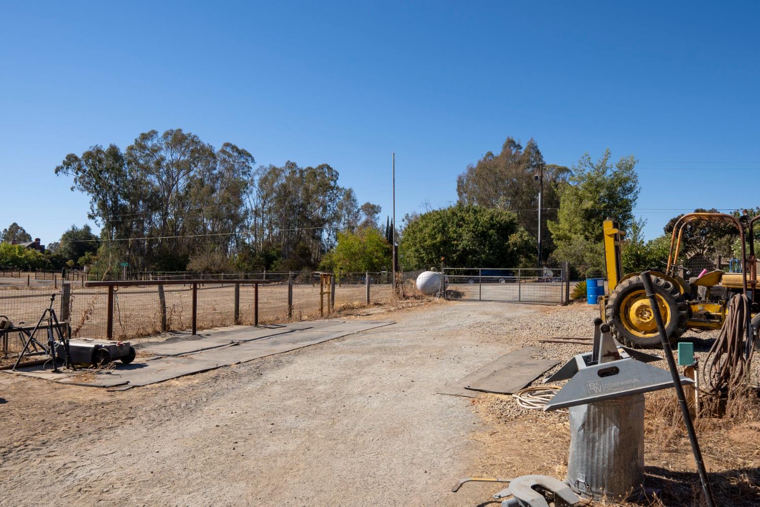 6136 N Bethel Ave, Clovis, CA 93619