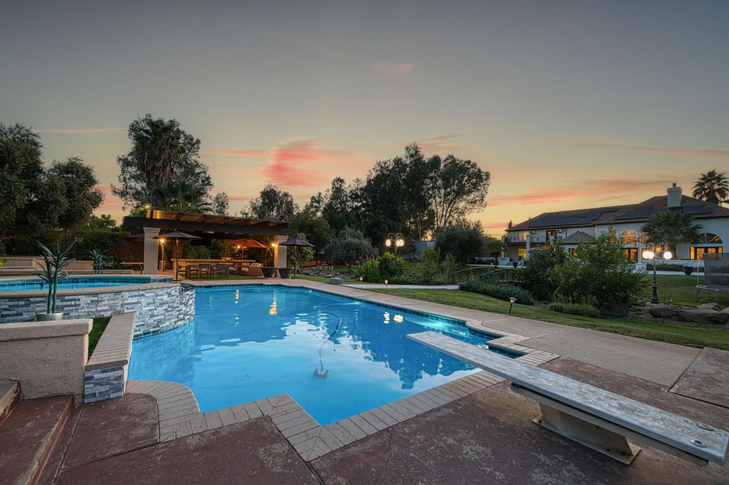 5334 N Marjan Ave, Clovis, CA 93619