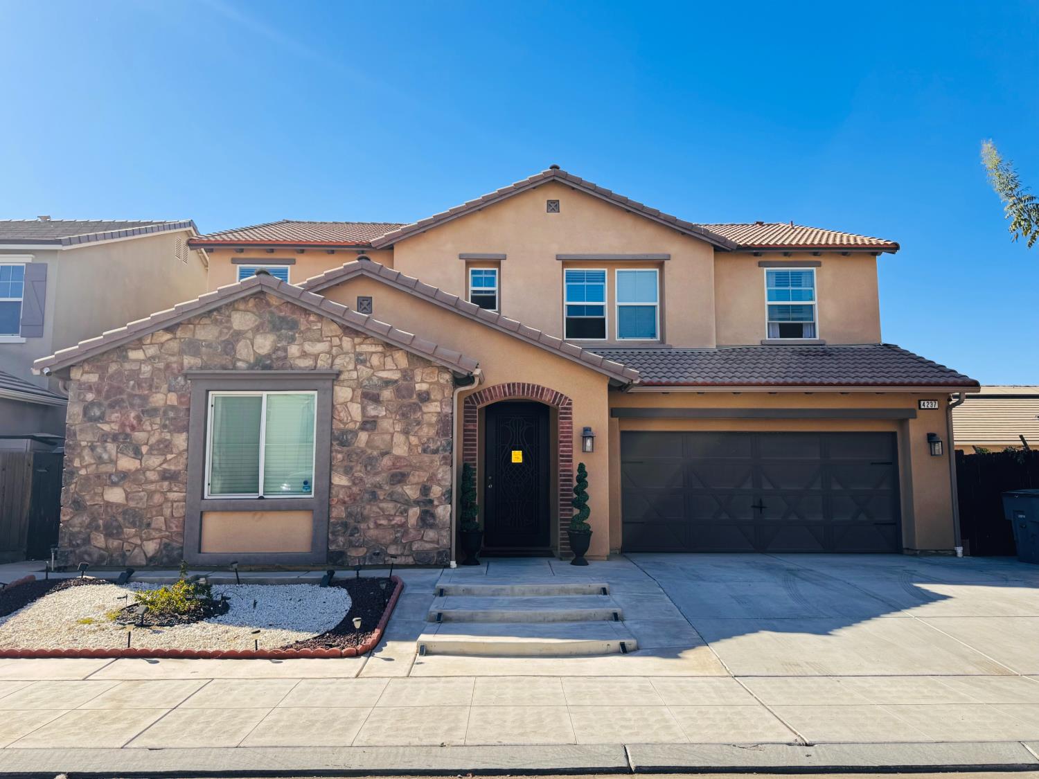 4237 N Rosalia Ave, Fresno, CA 93723