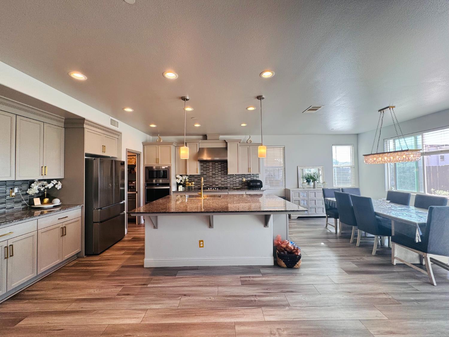 4237 N Rosalia Ave, Fresno, CA 93723
