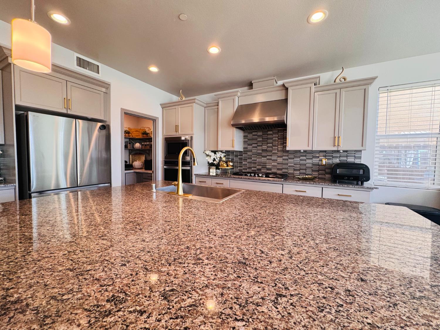 4237 N Rosalia Ave, Fresno, CA 93723