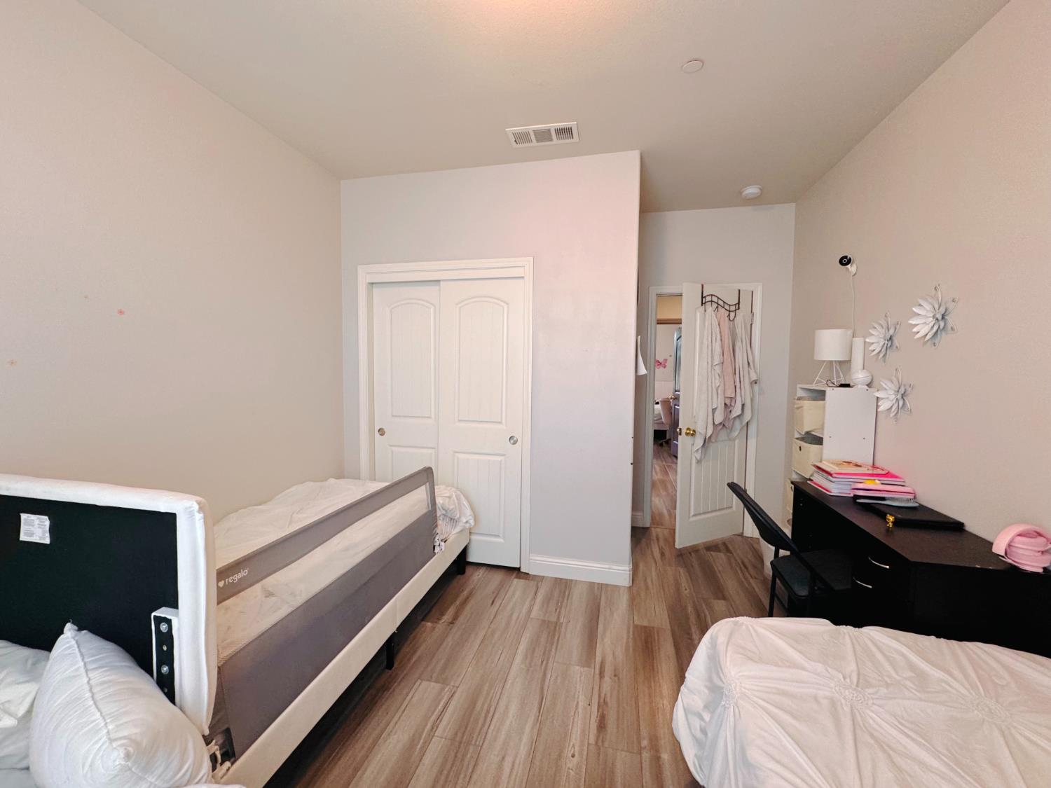 4237 N Rosalia Ave, Fresno, CA 93723