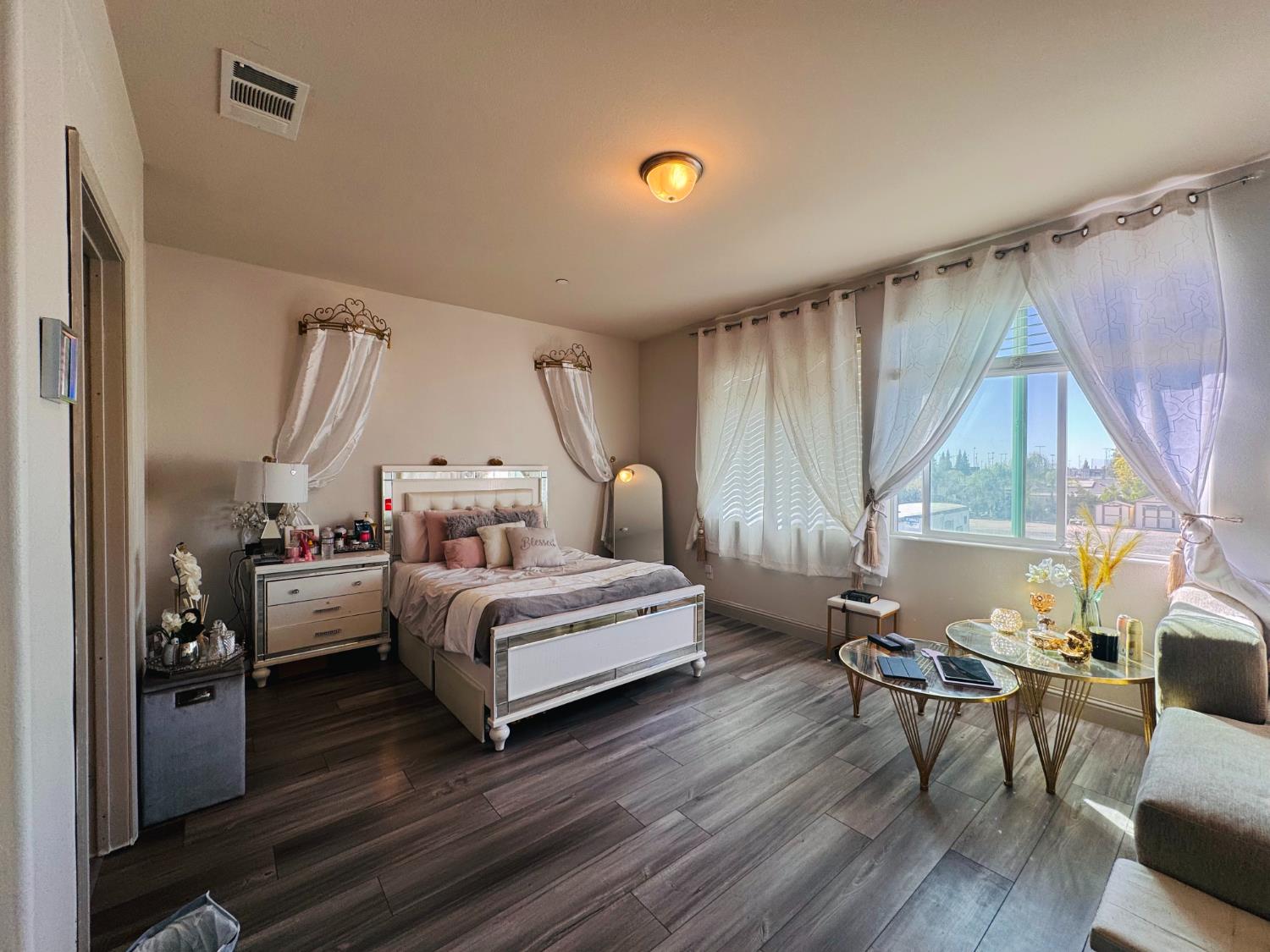 4237 N Rosalia Ave, Fresno, CA 93723