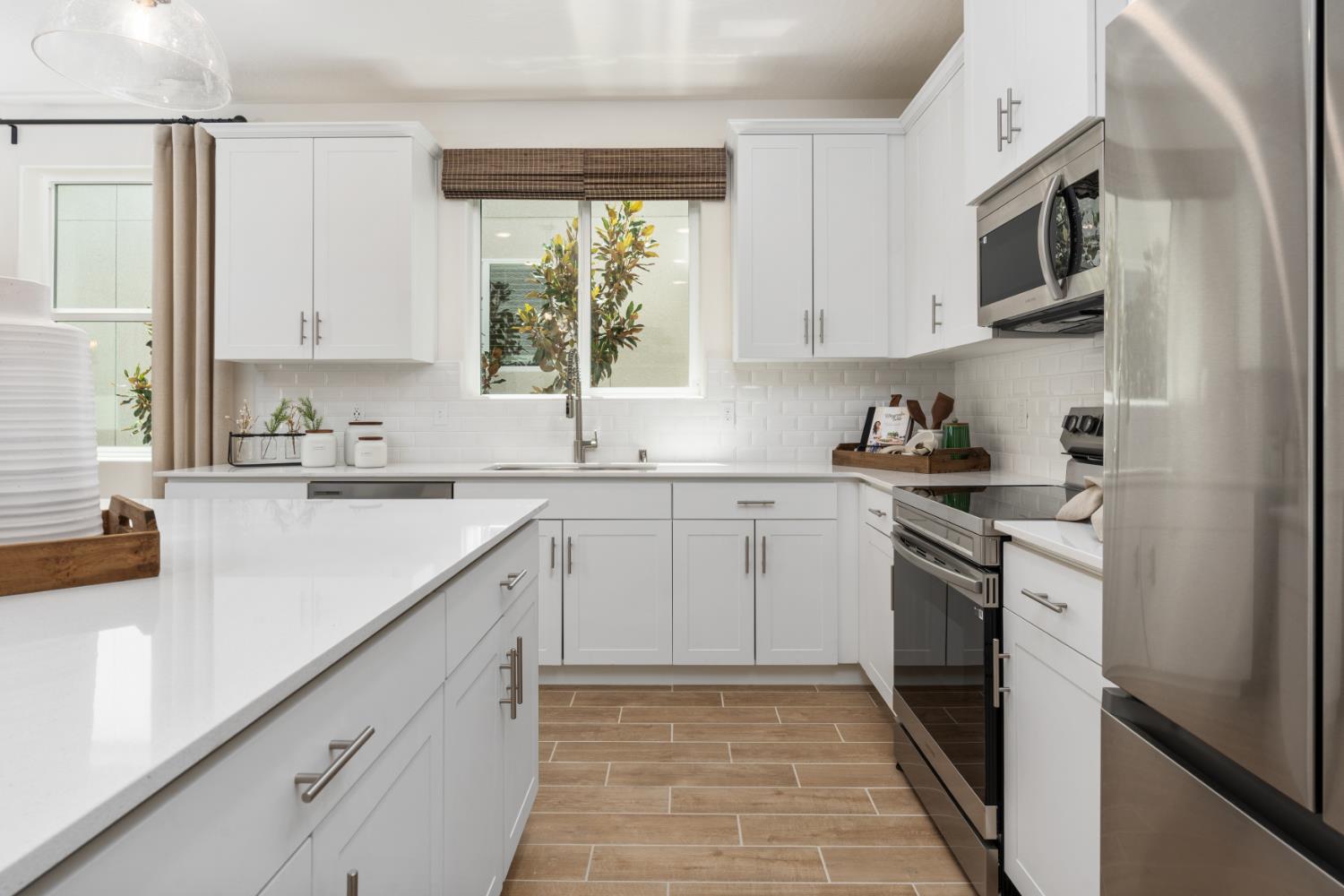 2062 N Firebrite Dr, Fresno, CA 93727