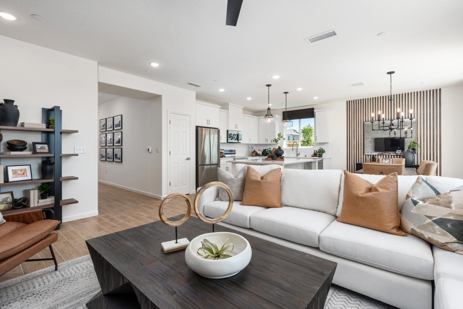 2078 N Firebrite Dr, Fresno, CA 93727