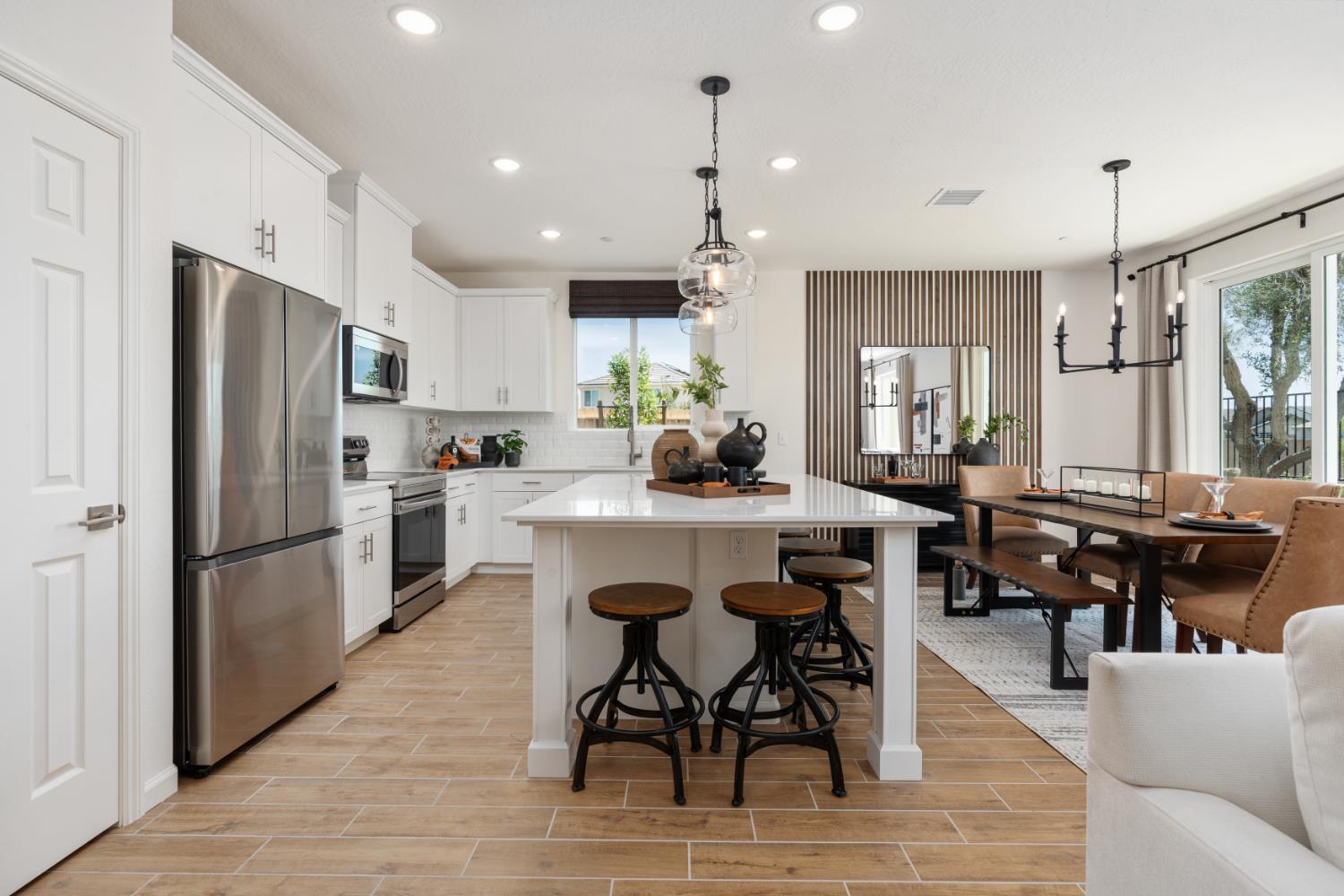 2078 N Firebrite Dr, Fresno, CA 93727