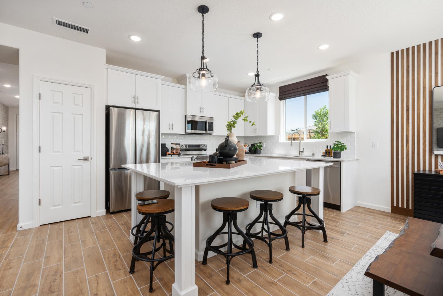 2078 N Firebrite Dr, Fresno, CA 93727