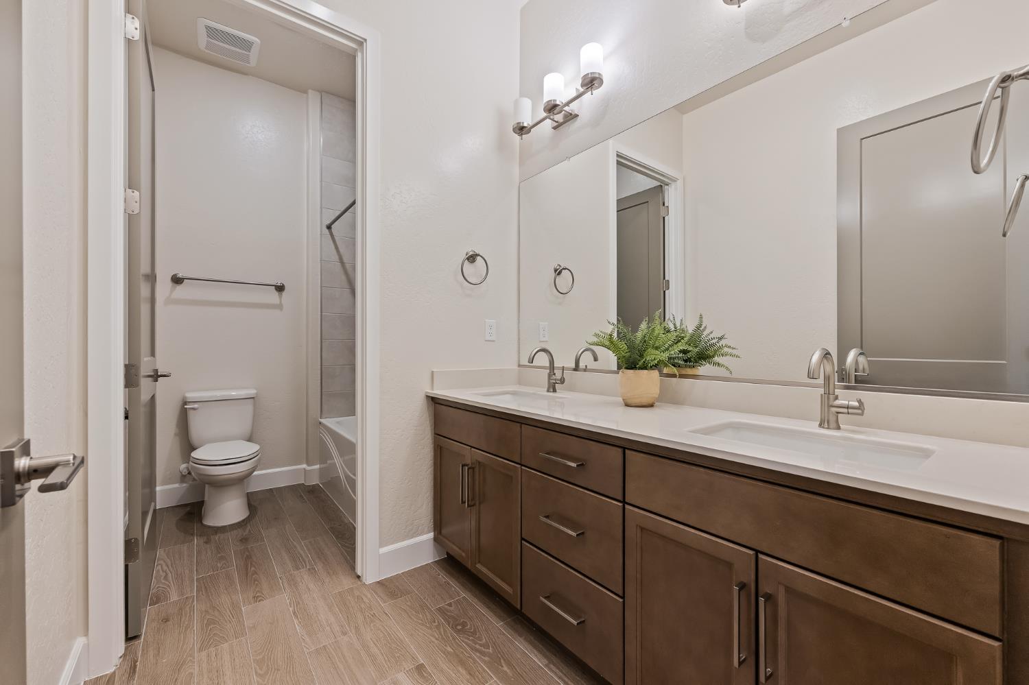 2946 Trenton Ave, Clovis, CA 93619