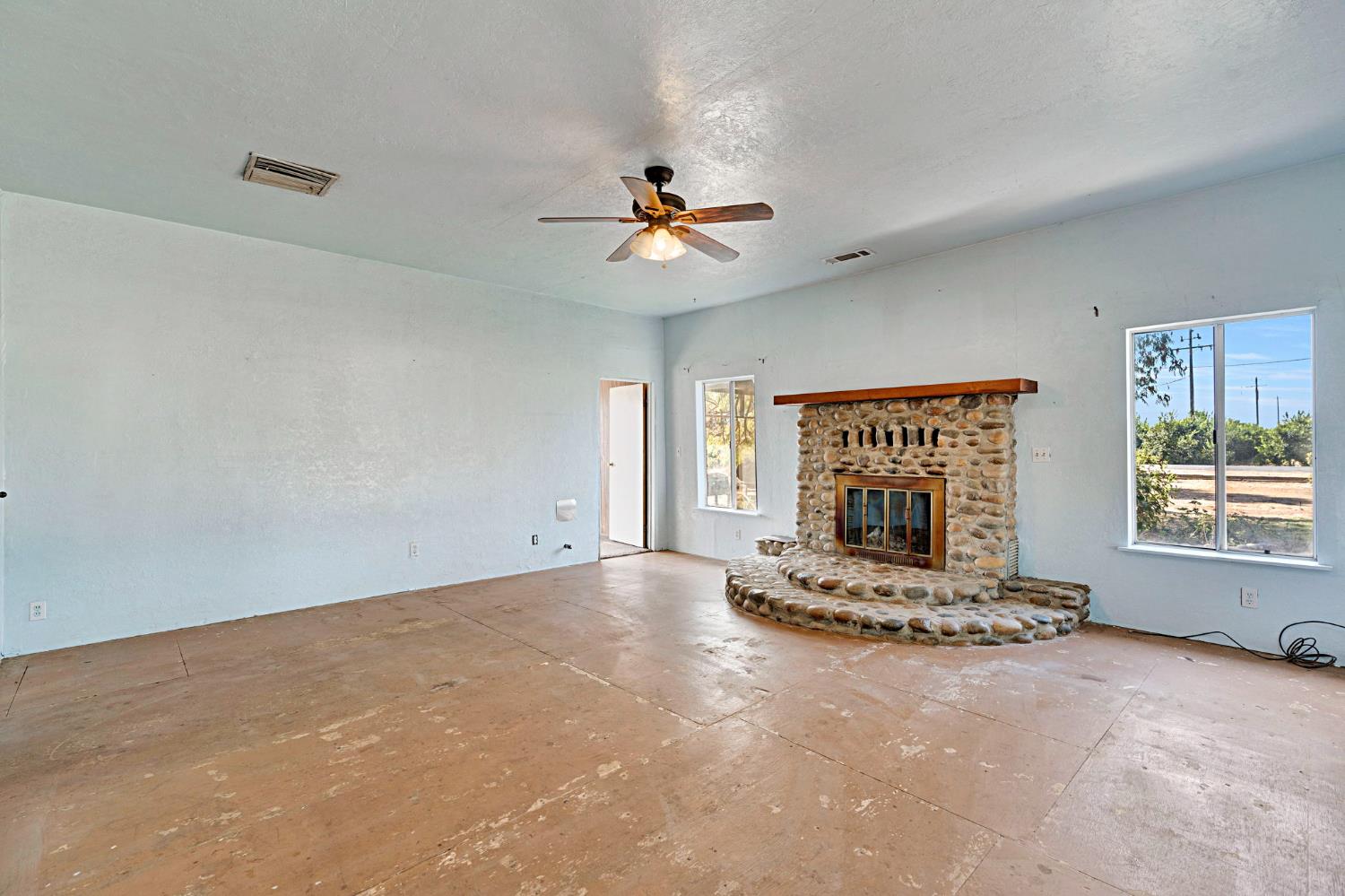 42458 Road 136, Orosi, CA 93647