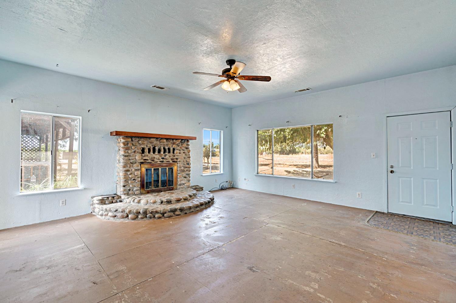 42458 Road 136, Orosi, CA 93647