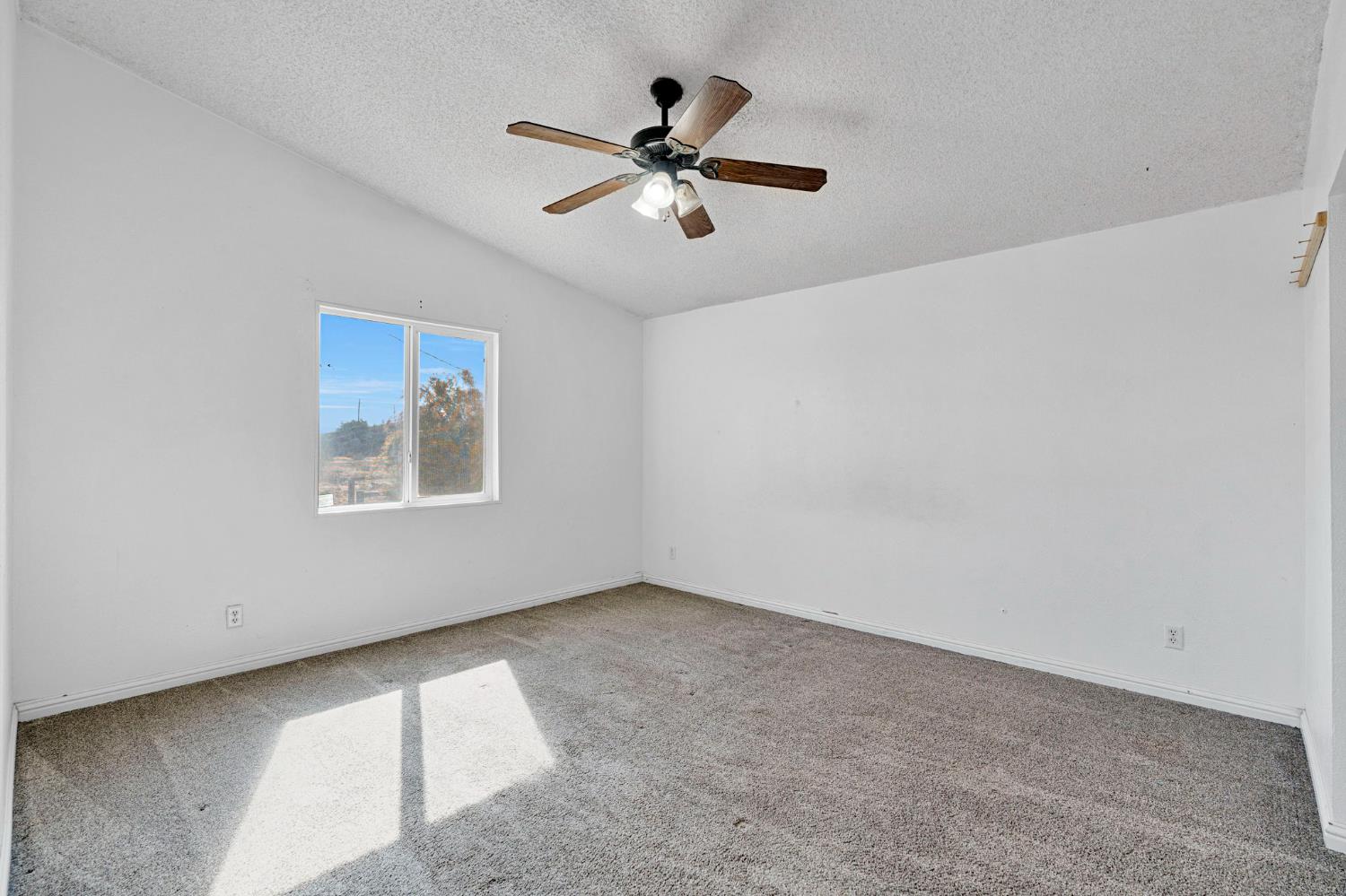 42458 Road 136, Orosi, CA 93647