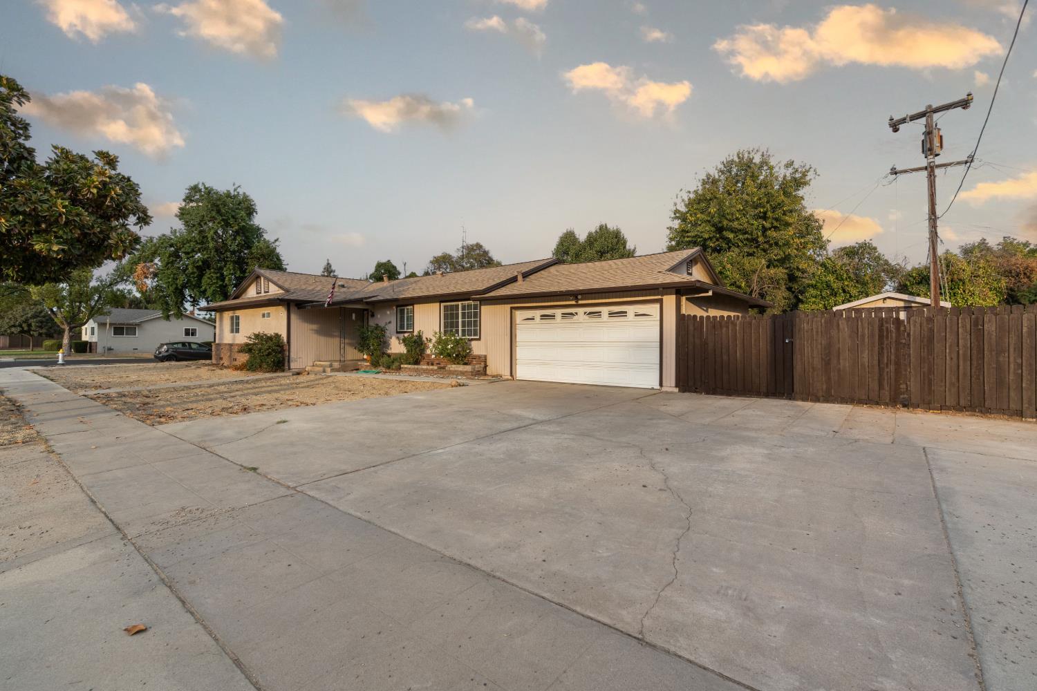 4546 N West Ave, Fresno, CA 93705