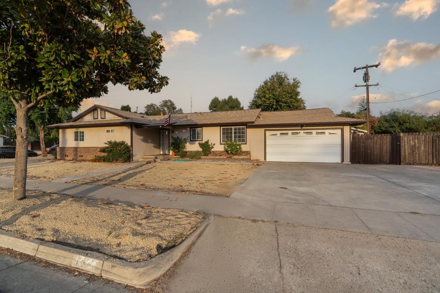 4546 N West Ave, Fresno, CA 93705