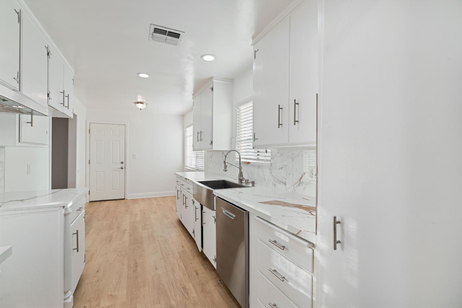 4546 N West Ave, Fresno, CA 93705