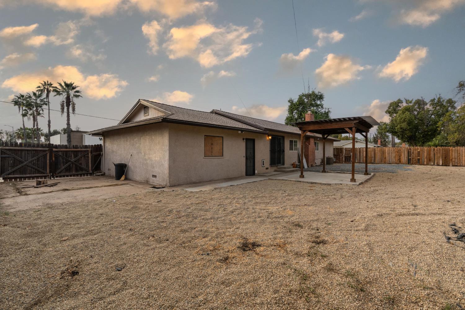 4546 N West Ave, Fresno, CA 93705