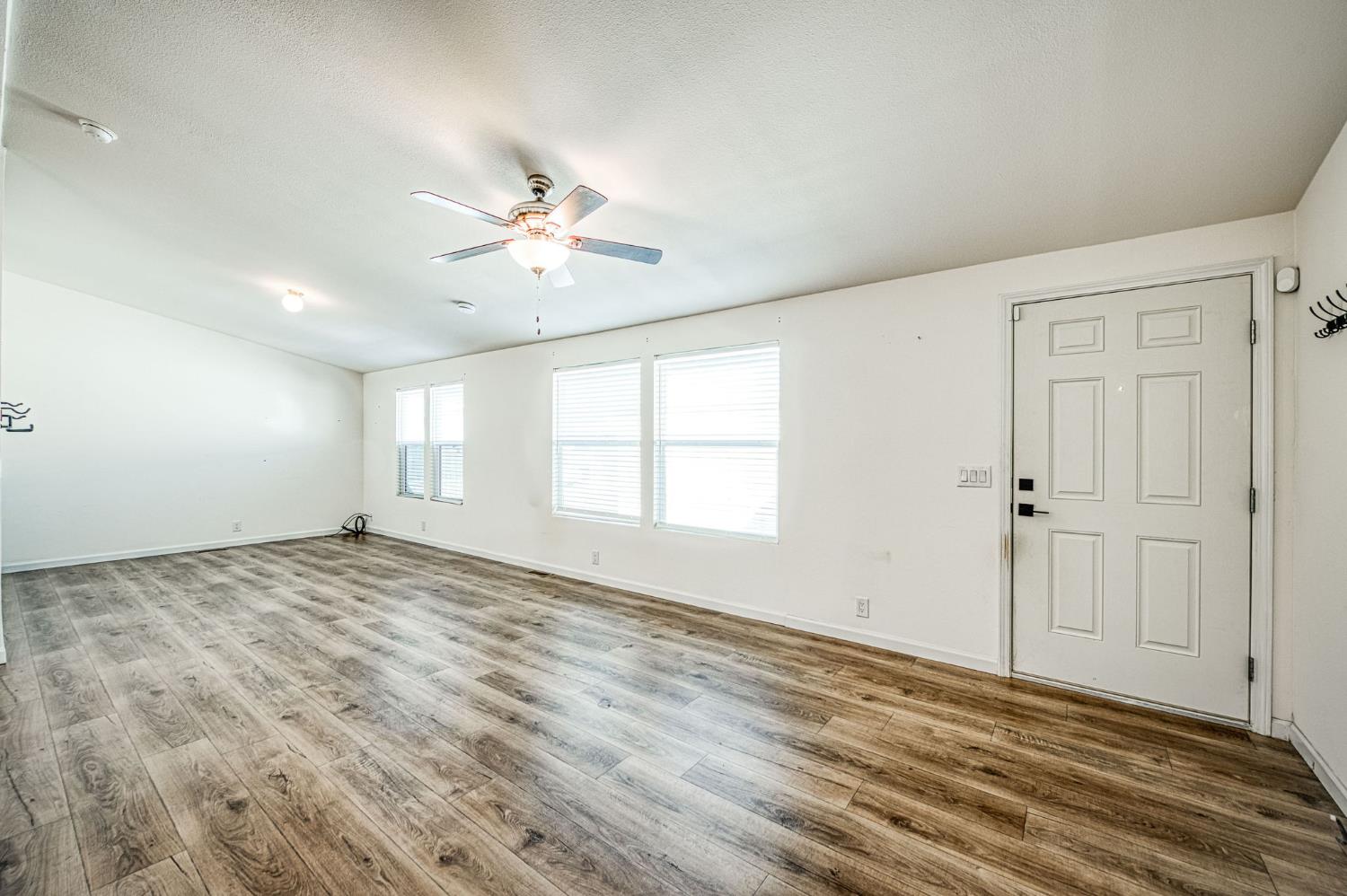 1551 6Th Avenue Dr #30, Kingsburg, CA 93631