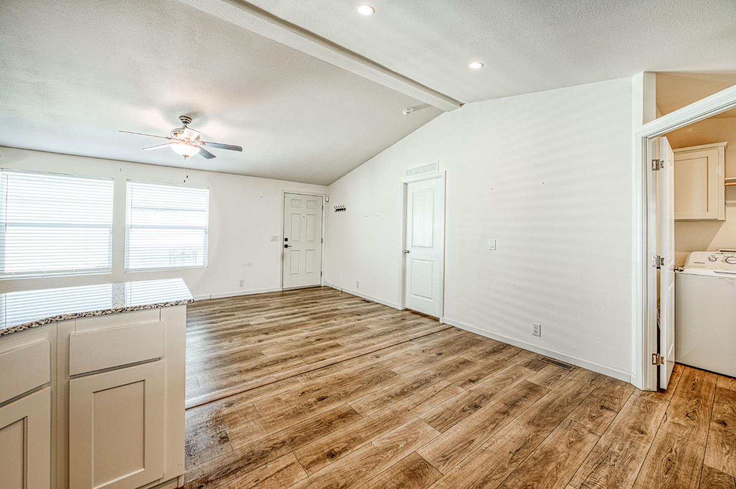 1551 6Th Avenue Dr #30, Kingsburg, CA 93631