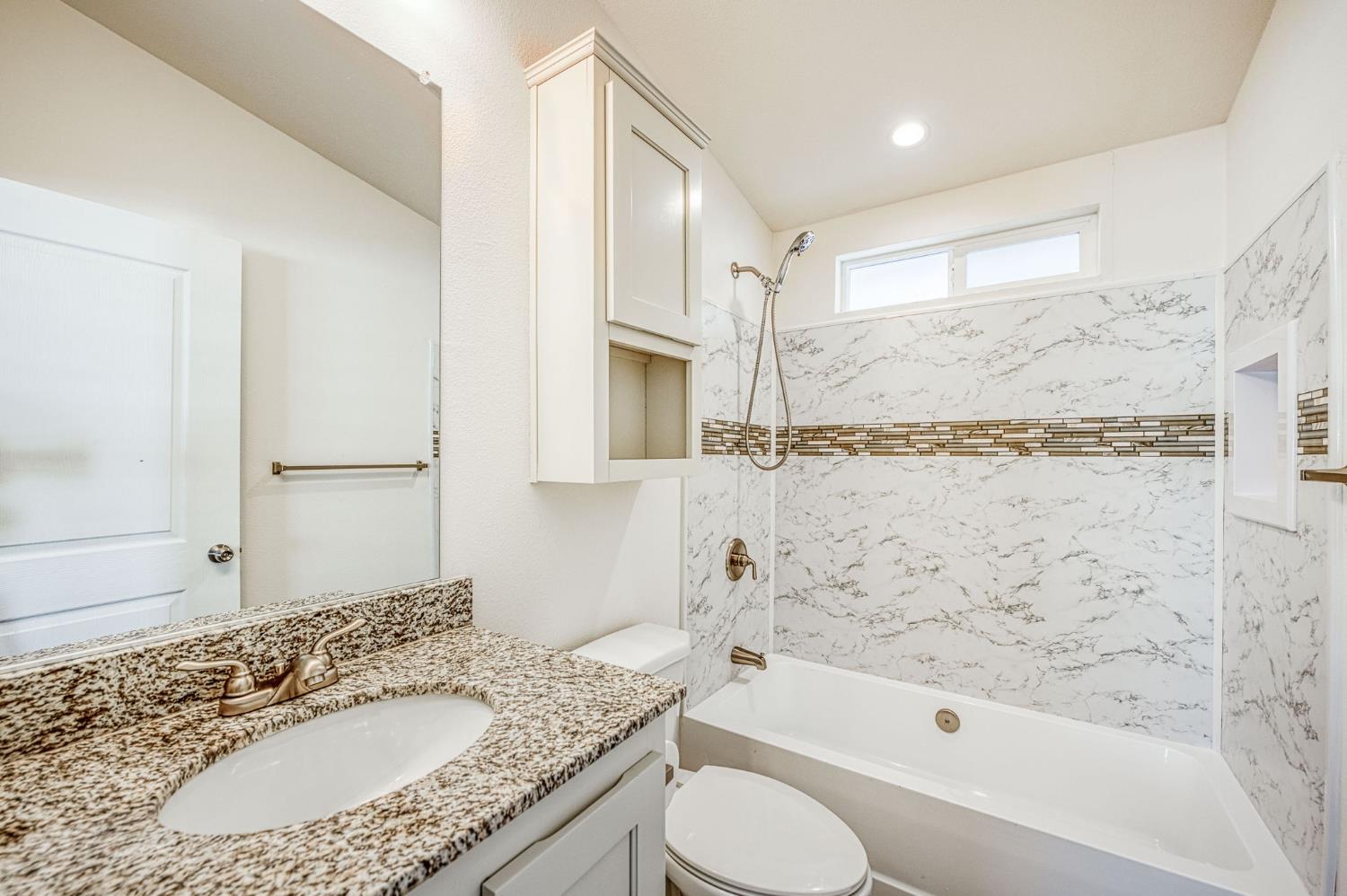 1551 6Th Avenue Dr #30, Kingsburg, CA 93631