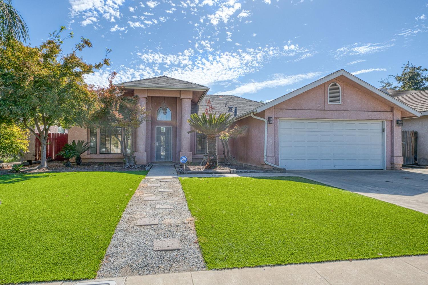 1339 W Henley Creek Rd, Reedley, CA 93654