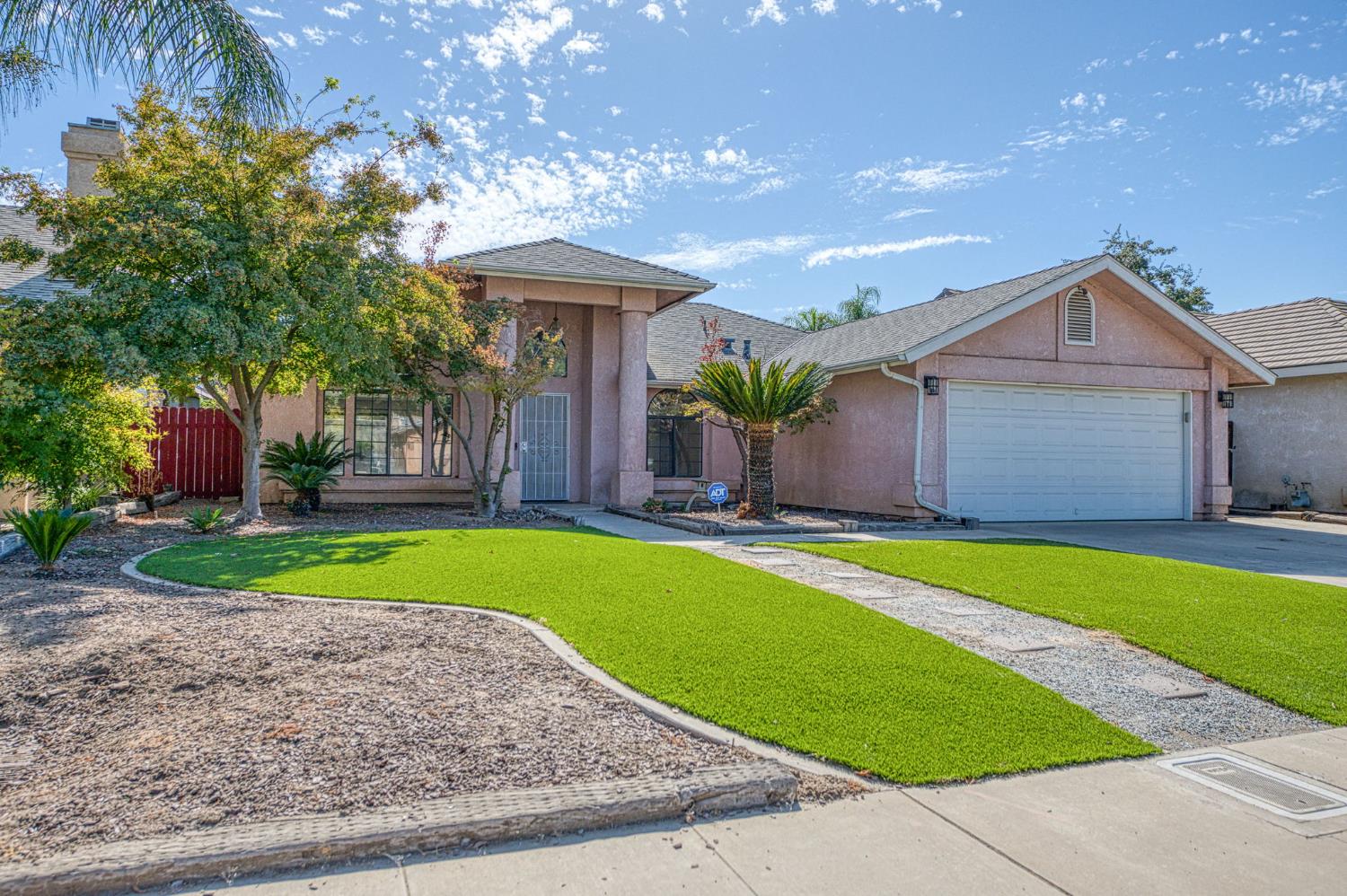 1339 W Henley Creek Rd, Reedley, CA 93654