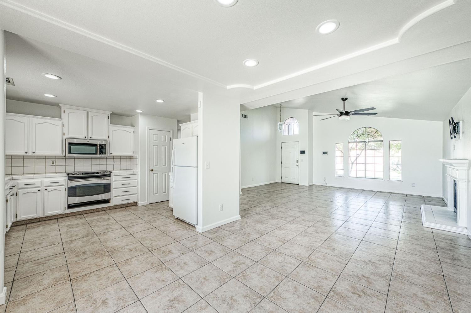 1339 W Henley Creek Rd, Reedley, CA 93654