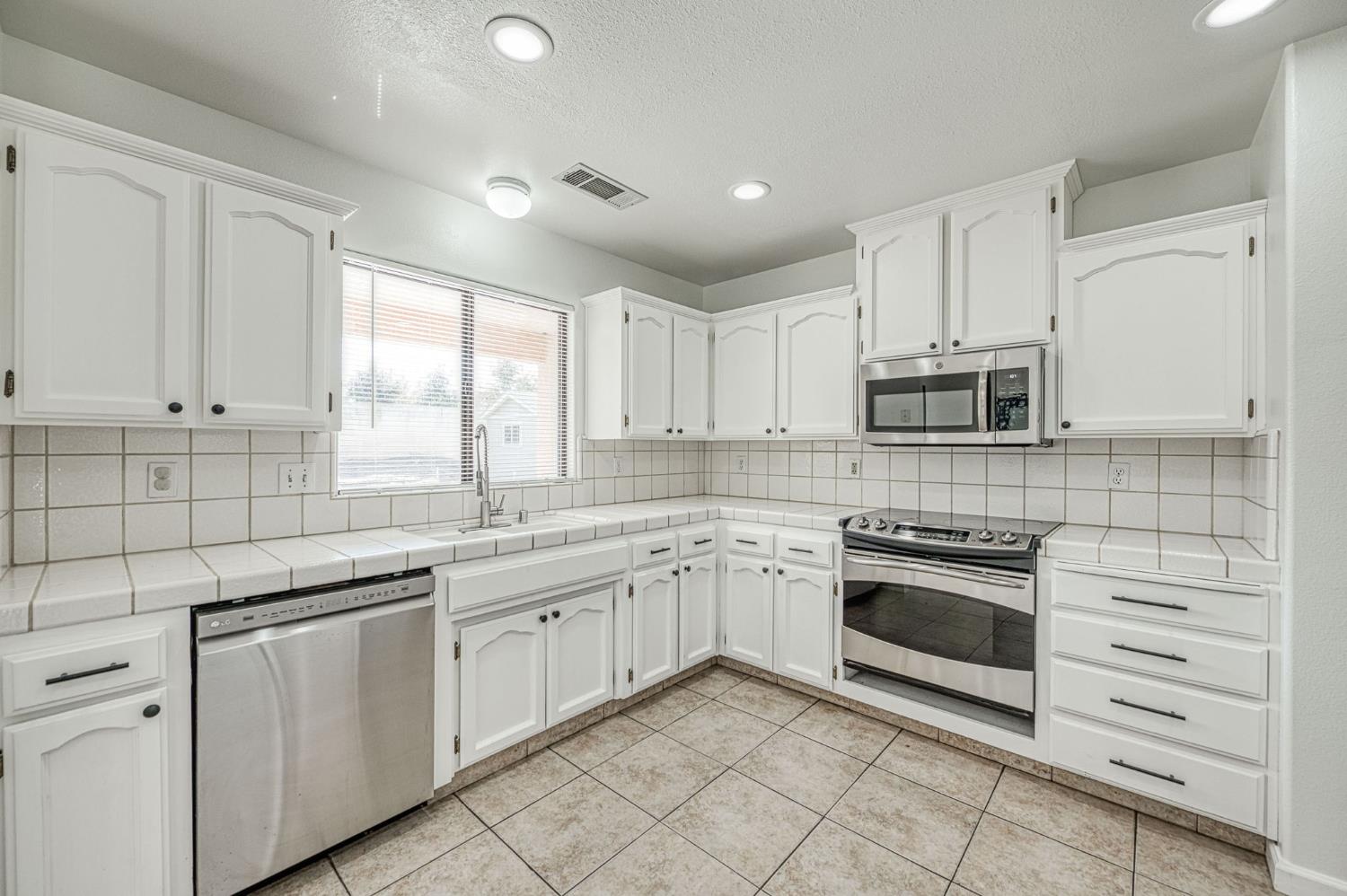 1339 W Henley Creek Rd, Reedley, CA 93654