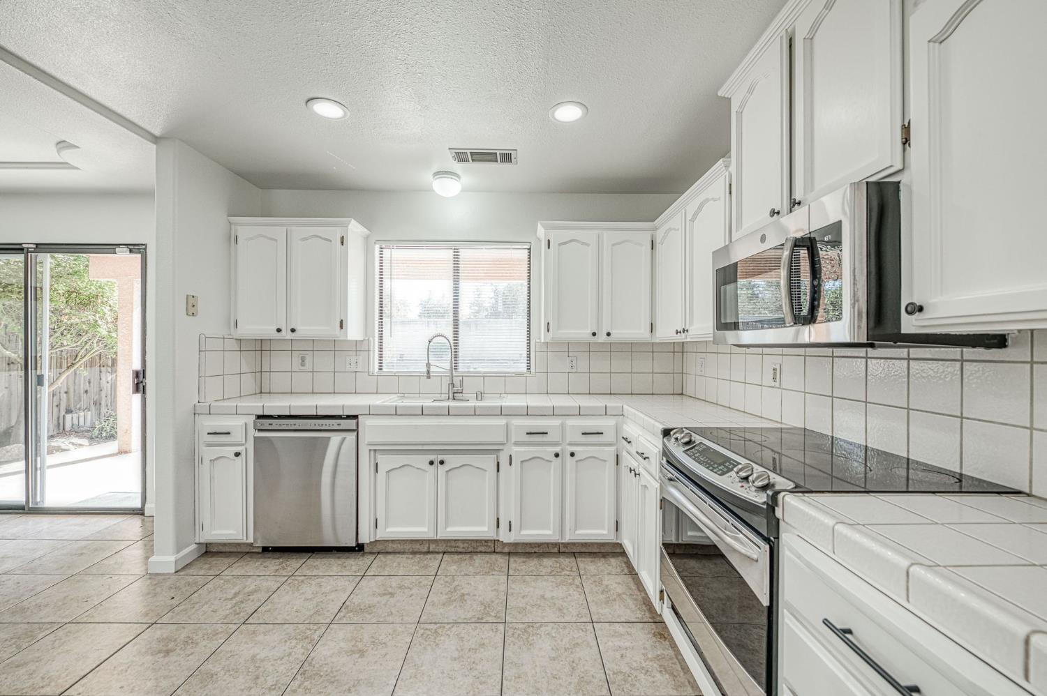 1339 W Henley Creek Rd, Reedley, CA 93654
