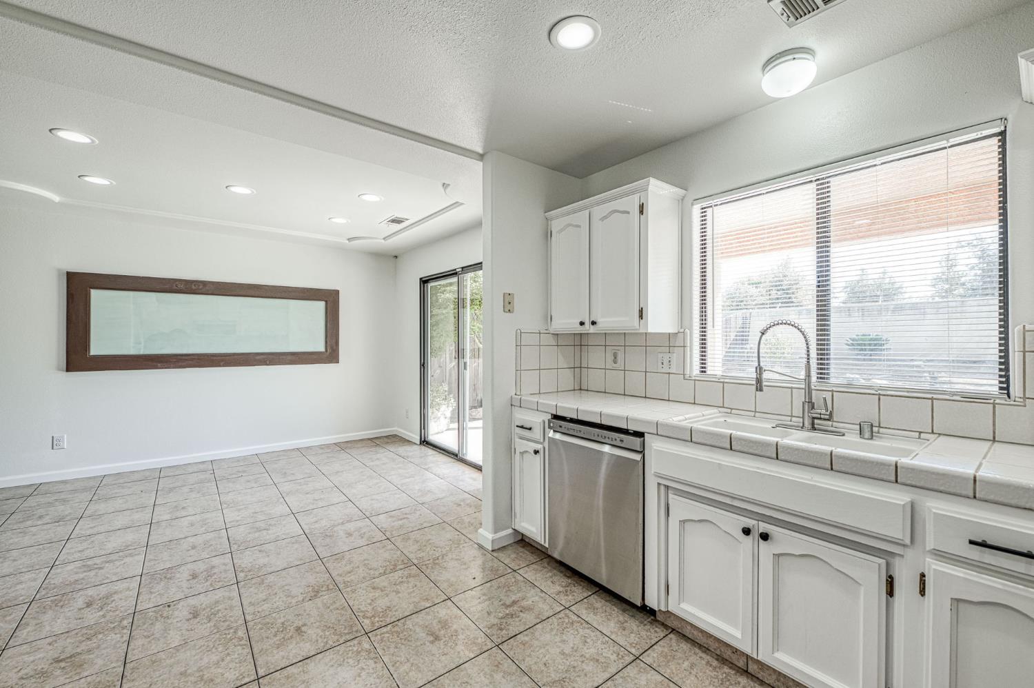 1339 W Henley Creek Rd, Reedley, CA 93654