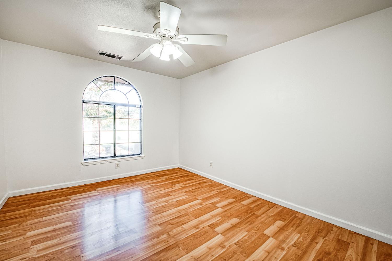 1339 W Henley Creek Rd, Reedley, CA 93654