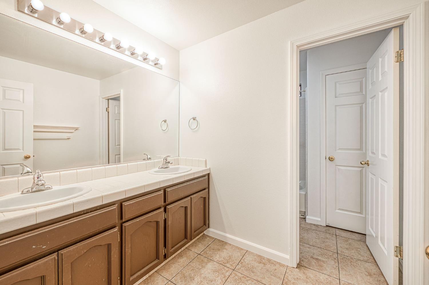 1339 W Henley Creek Rd, Reedley, CA 93654