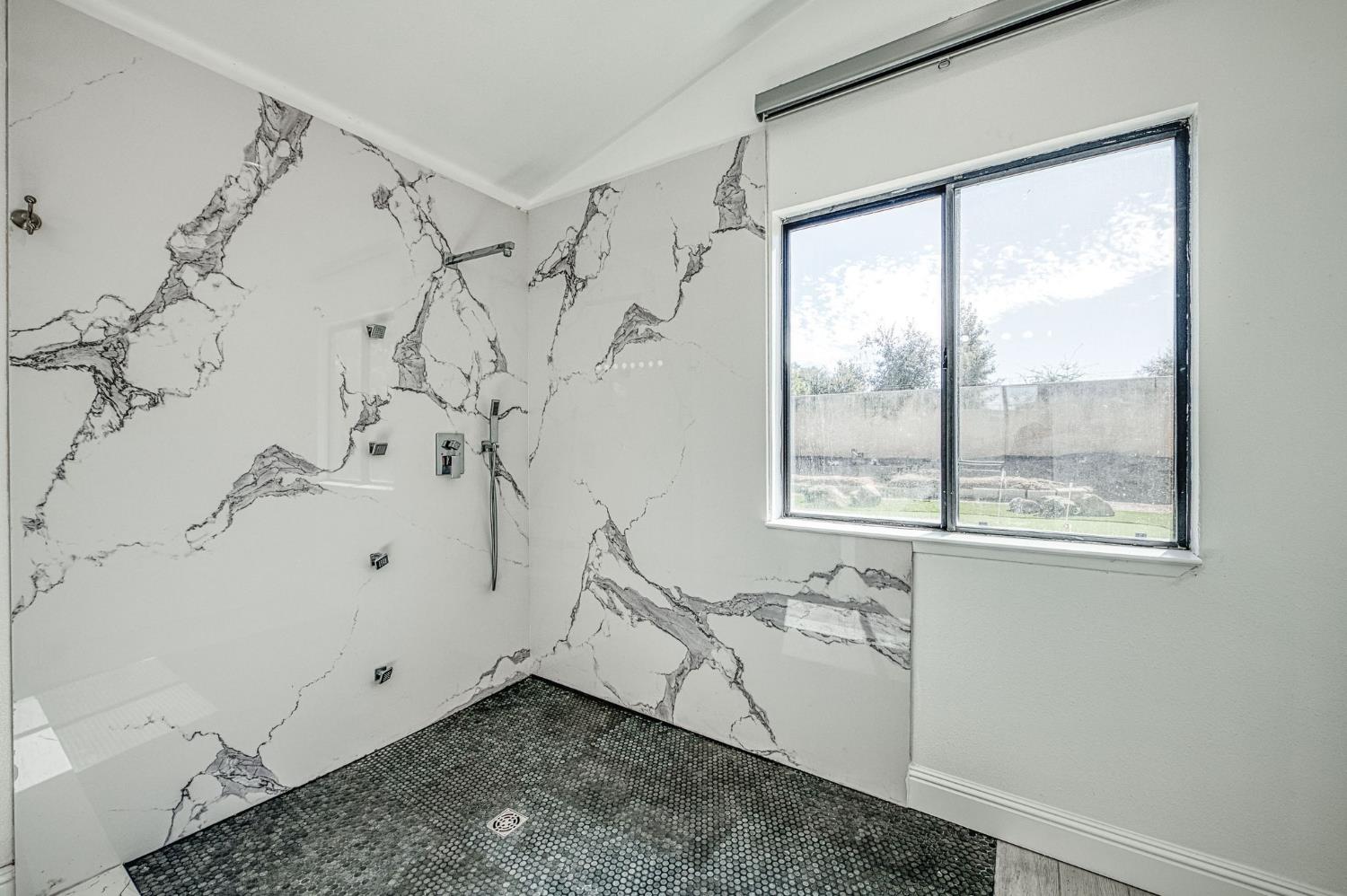1339 W Henley Creek Rd, Reedley, CA 93654