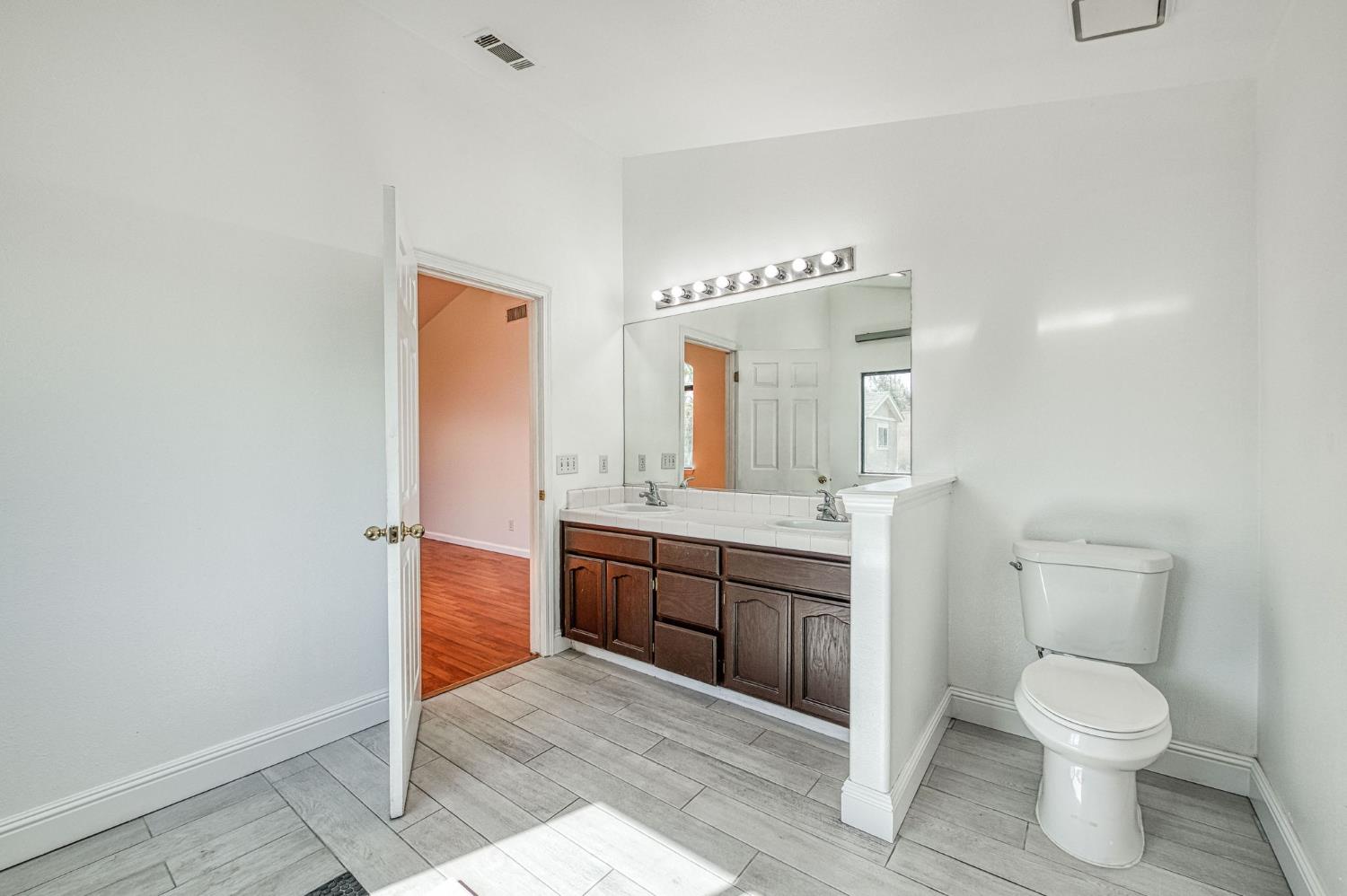 1339 W Henley Creek Rd, Reedley, CA 93654